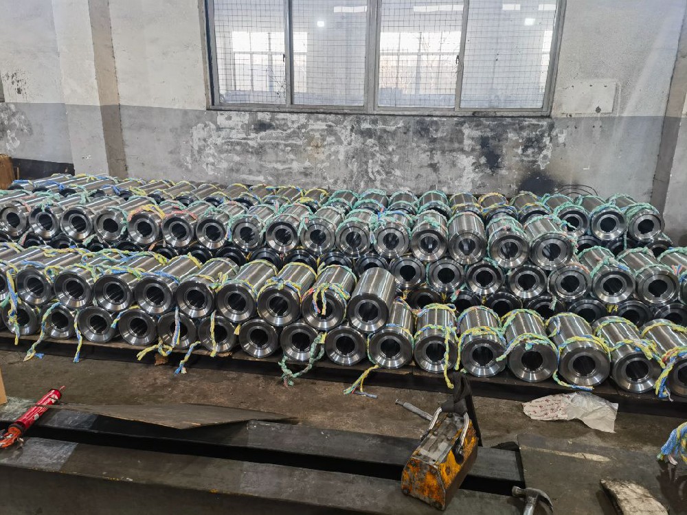 Horizontal straightening section roller sleeve