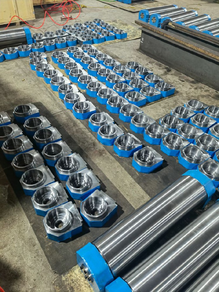 Assembly points of casting roll